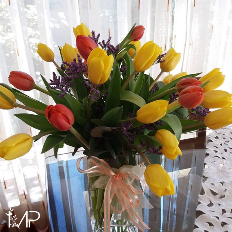 Florero con Tulipanes